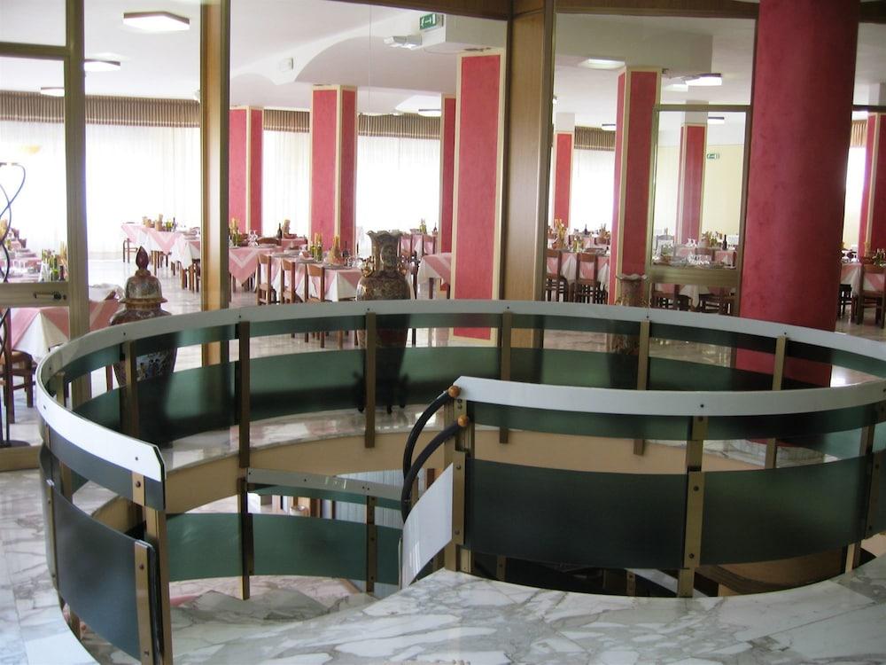 Hotel Reali Chianciano Terme Exterior foto